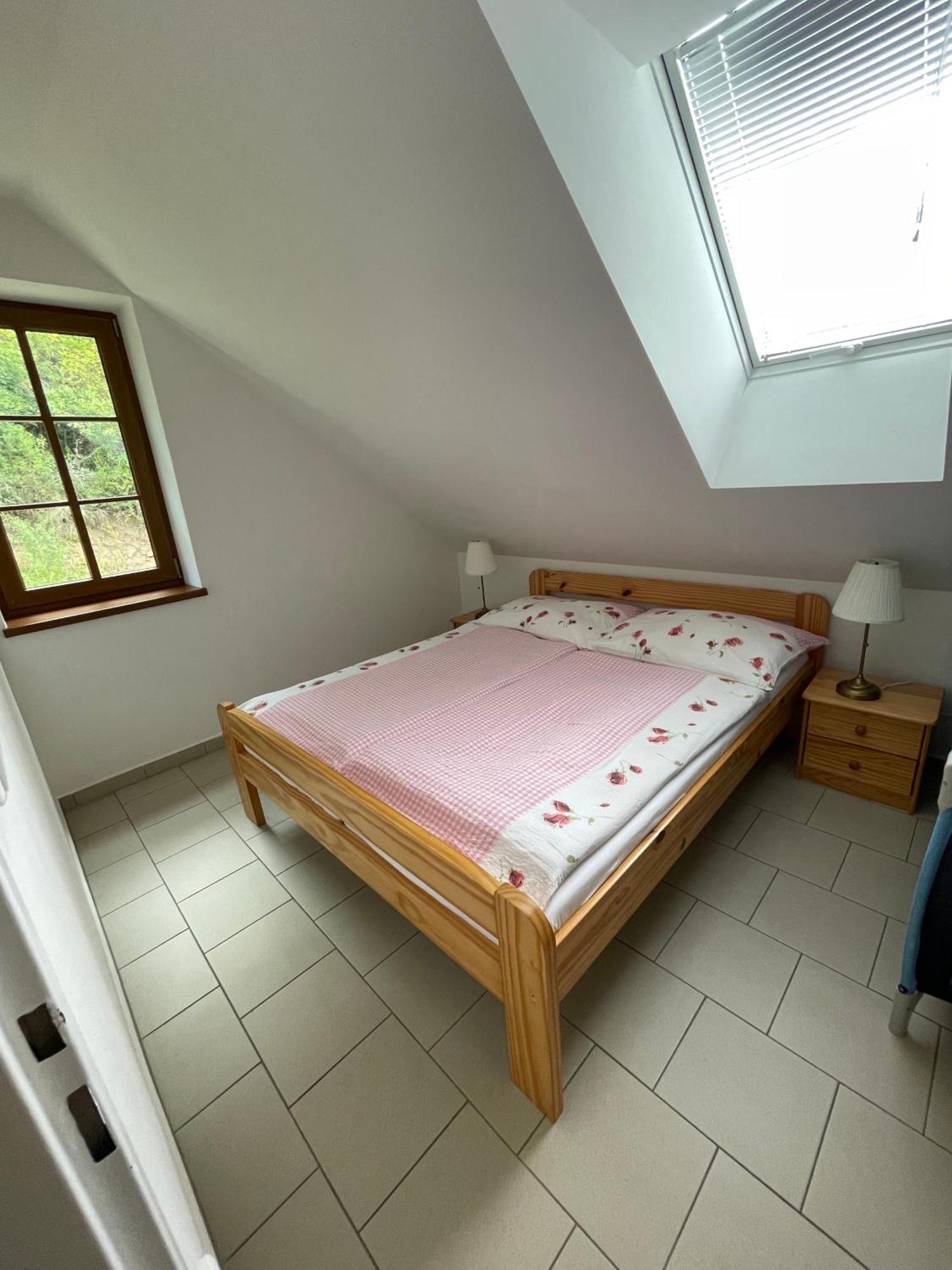 Hotel Trilety Mlyn à Police  Extérieur photo