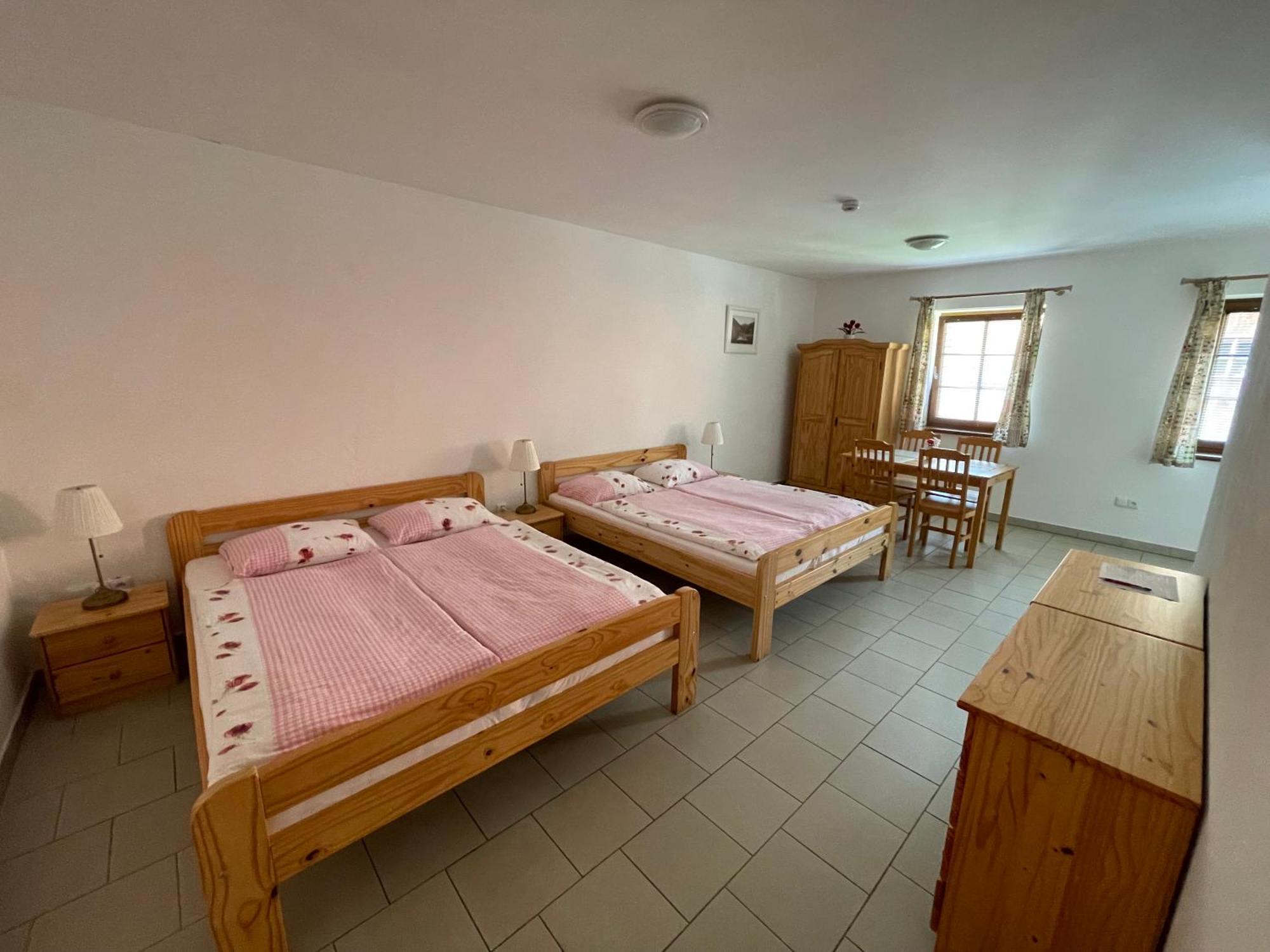 Hotel Trilety Mlyn à Police  Extérieur photo